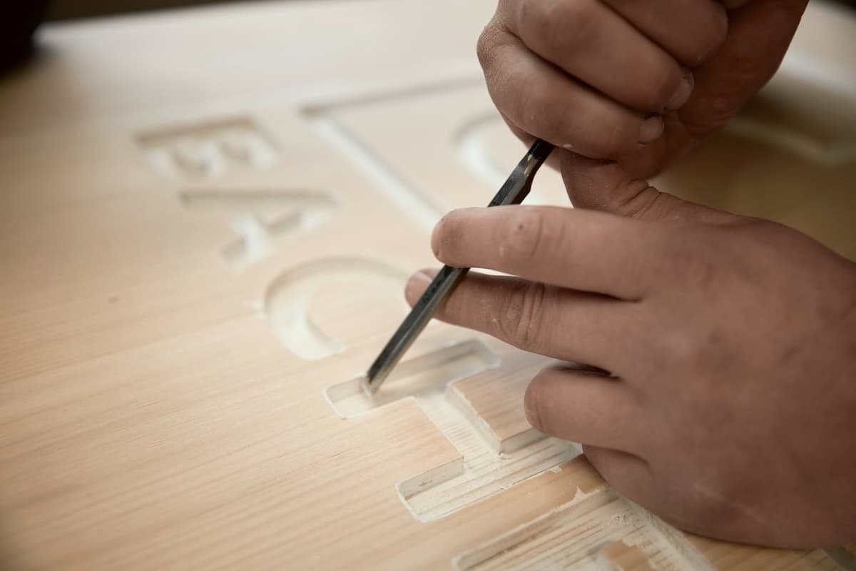 Philosophie Header image of bacher carvings